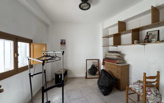 Casa a reformar en callecita con encanto de Estepona