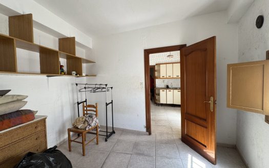 Casa a reformar en callecita con encanto de Estepona