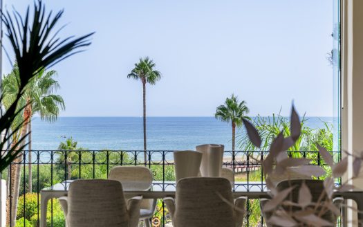 Lujoso apartamento frontal al mar