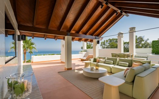 Spectacular beachfront penthouse