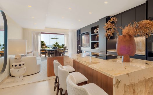 Elegante apartamento con vistas al mar